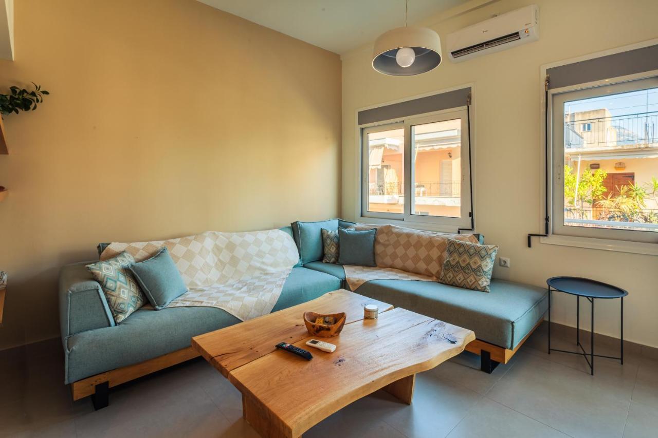 Upscale Modern Escape In The Historic Center Apartman Kalamáta Kültér fotó